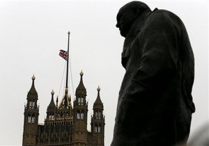Новости Великобритании - странные новости: Депутатам британского парламента запретили прикасаться к статуям Черчилля и Тэтчер