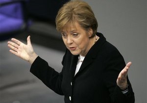 Меркель не поддерживает поспешного сближения НАТО с Россией