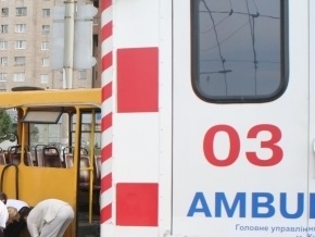 В Черкассах маршрутка врезалась в электроопору: 12 пострадавших