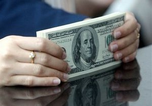 Межбанк открылся снижением котировок по доллару и евро