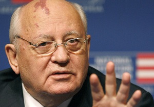Горбачев: Кремль не будет закручивать гайки, а попытается умиротворить народ