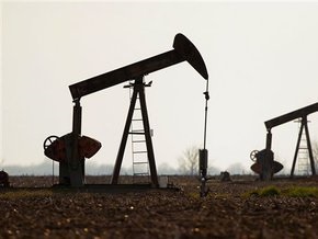 На мировых биржах цена на нефть снова падает