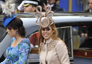 Странную шляпку принцессы Беатрис выставили на аукцион