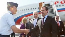 Медведев прибыл в Гонолулу обсудить вопросы усыновления и ВТО