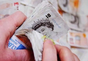 Падение зарплат в Британии поставило исторический рекорд