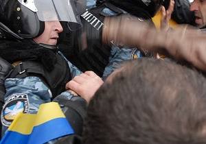 МВД: В ходе протестов под ВР пострадали двое милиционеров