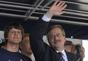 Экзит-полл: Бронислав Коморовский побеждает на выборах президента Польши