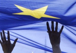 Опрос: 76,3% украинцев выступают за безвизовый режим с ЕС