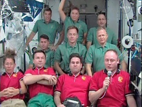Экипаж шаттла Индевор, отпраздновав День благодарения, покидает МКС