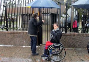 В посольство России в США не пустили усыновленных американцами инвалидов с петицией Путину