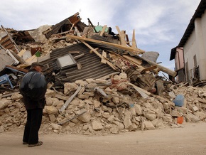 Италия проведет саммит G8 в городе, пострадавшем от землетрясения