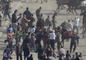 Российские журналисты подверглись нападению со стороны участников беспорядков в Каире