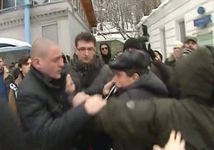 На панихиде по активисту Другой России нацболы подрались с Удальцовым