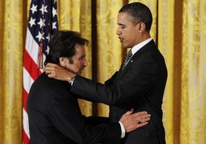 Обама вручил Аль Пачино медаль за достижения в сфере искусства