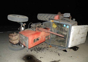 В Николаевской области трактор столкнулся с BMW: погибла пассажирка автомобиля