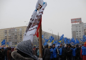 Сторонники Януковича готовы митинговать под ЦИК, пока не объявят результаты выборов
