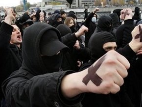 ФСБ: В России активизировались молодежные националистические группировки
