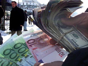 Украинские таможенники изъяли у фельдъегеря 217 тысяч долларов и 20 тысяч евро