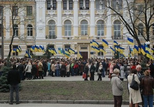 Дело Тимошенко: У здания харьковского суда произошла потасовка