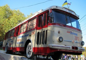 В Крыму открыли памятник троллейбусу с пробегом 1,9 млн километров