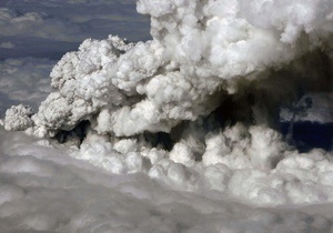 Британские метеорологи: Исландский вулкан вновь выбрасывает пепел на 3-4,5 км