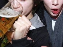 Эксперт назвал причину  распространения алкоголизма среди украинцев