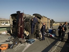 В Калифорнии попал в аварию туристический автобус: есть жертвы