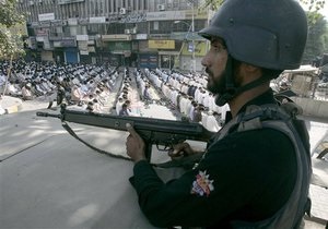 СМИ: Спецназ занял обе мечети, захваченные в пакистанском Лахоре
