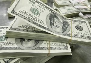Доллар на межбанке незначительно снижается