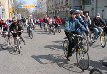Велосипедные дорожки в Киеве отделят желтой разметкой