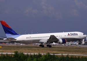 Пассажир Delta Airlines зажег фейерверк в самолете: есть пострадавшие