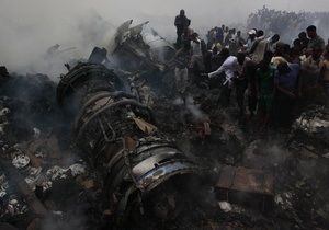 Авиакатастрофа в Нигерии: Мародеры прибыли на место крушения раньше спасателей