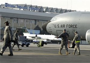 Пентагон - Кыргызстан принял решение закрыть американскую военную базу в Манасе