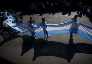 В Аргентине началась всеобщая забастовка, парализовавшая транспортную систему