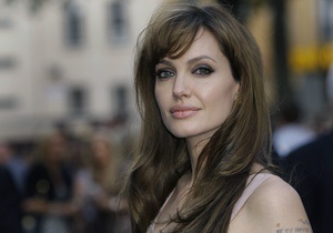 Анджелину Джоли обвинили в краже сюжета для фильма