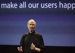 Стив Джобс ответил критикам нового iPhone раздачей  бесплатных чехлов