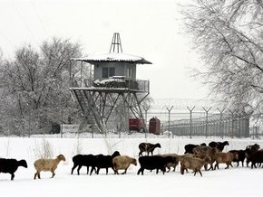 Госдеп: Вашингтон будет обсуждать с Москвой судьбу военной базы в Кыргызстане