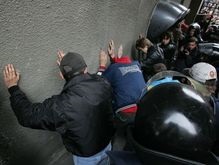 На вокзале Симферополя 22 милиционера грабили людей
