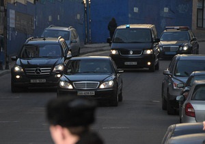 Из-за кортежа Януковича ГАИ остановила движение на дороге в Донецк