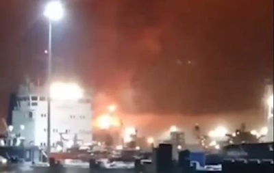 В російському порту Усть-Луга потужна пожежа
