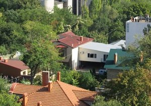Милиция оцепила дом преступников, расстрелявших милиционеров в Одесской области