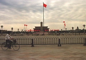 В Китае участник демонстрации на площади Тяньаньмэнь осужден за мошенничество