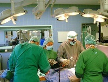 В Перу хирурги извлекли из желудка пациента 17 посторонних предметов