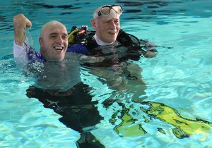 У переплывшего Ла-Манш француза без рук и ног угнали инвалидное кресло