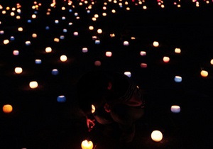 В Японии в память о жертвах землетрясения зажгли 16 тысяч свечей