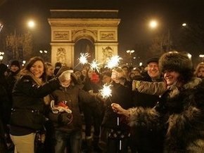 Во Франции в новогоднюю ночь сгорело более тысячи автомобилей