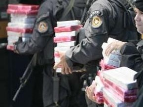 Аргентинские полицейские уничтожили рекордную партию наркотиков