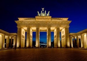 В Берлине автомобиль врезался в главный памятник города Бранденбургские ворота