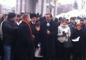 Активисту, пытавшемуся в эфире с Майдана Незалежности задать вопрос Януковичу, пообещали  поломать ноги 