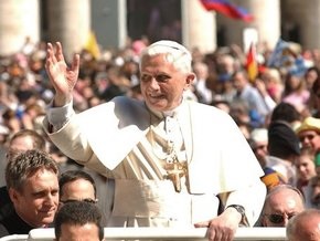 Папа Римский успешно прооперирован